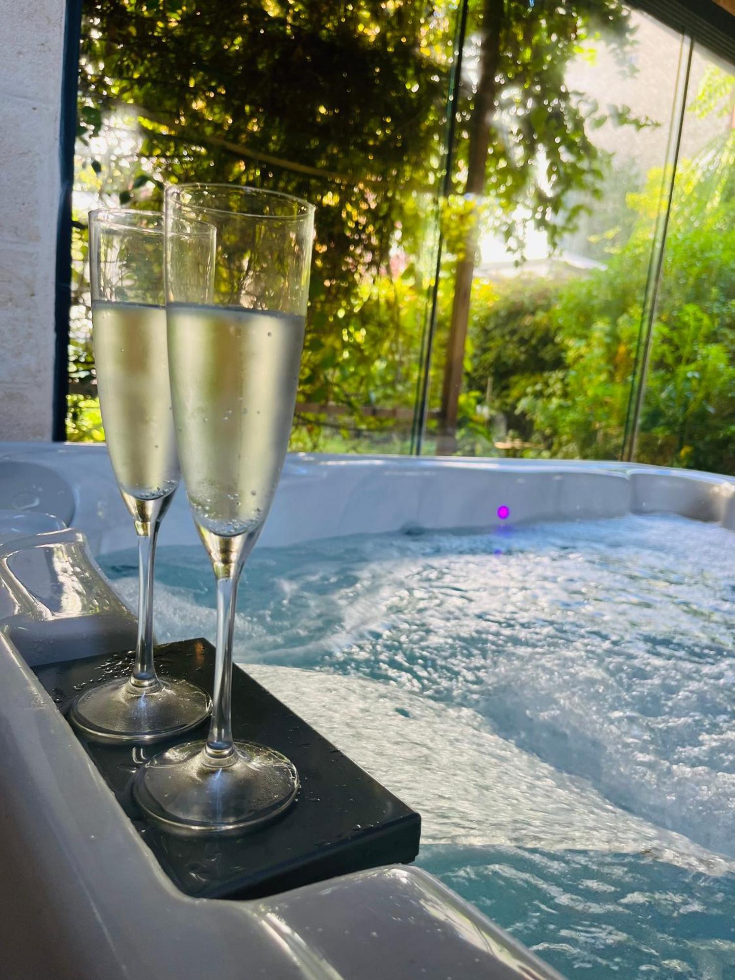 Feifei's & Spa- Luxe 10 Min Paris Apartment Asnieres-sur-Seine